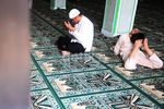 Abraham Samad Salat Jumat Bersama Anak