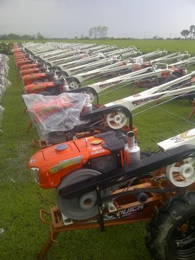 Pemerintah Jokowi Akan Bagi-bagi 62.000 Traktor Hingga Juni 2015