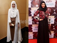 Gaya berhijab Zaskia Mecca dan Zee Zee Shahab di '!nsert Fashion Award 2015'. Asep Syaifullah/detikHOT.