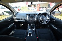 Interior All New Nissan NP300 Navara terlihat modern.