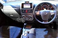 Untuk fitur keamanan, Rush ini dilengkapi dengan airbag pada bagian pengemudi dan penumpang depan serta diperkuat dengan side impact beam. Sementara seatbelt dengan pretensioner and force limiter tetap menjadi salah satu keunggulan yang sudah disematkan pada generasi terdahulunya.