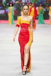 Colourful Banyuwangi by Priscilla Saputro Novum Etno. Indonesia Fashion Week 2015 at Jakarta Convention Center. Senayan. Jakarta. [Foto: Mohammad Abduh/Wolipop]