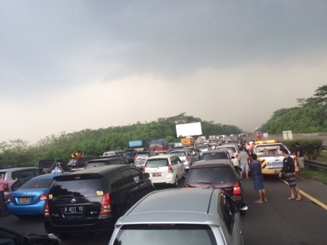 Pedemo Bubar, Lalin Tol Jagorawi Masih Tersendat