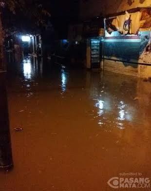 Perumahan di Petamburan Jakpus Tergenang Banjir 60 Cm