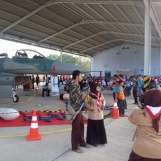 Gebyar Dirgantara di Pekanbaru, Warga Ramai Selfie di Pesawat Tempur