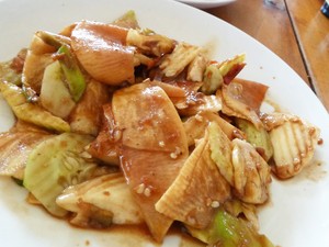 Wah, Segarnya Rujak Kuah Pindang dan Rujak Mengkudu