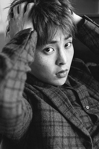 Terdapat empat foto teaser Xiumin dalam warna hitam dan putih. (SMTOWN)