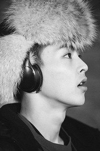 Pengambilan gambar untuk teaser video dan foto Xiumin dilakukan di Berlin. (SMTOWN)