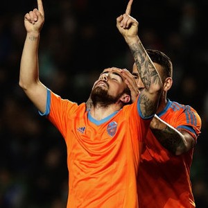 Gilas Elche 4-0, Valencia Jauhkan Jarak dari Atletico