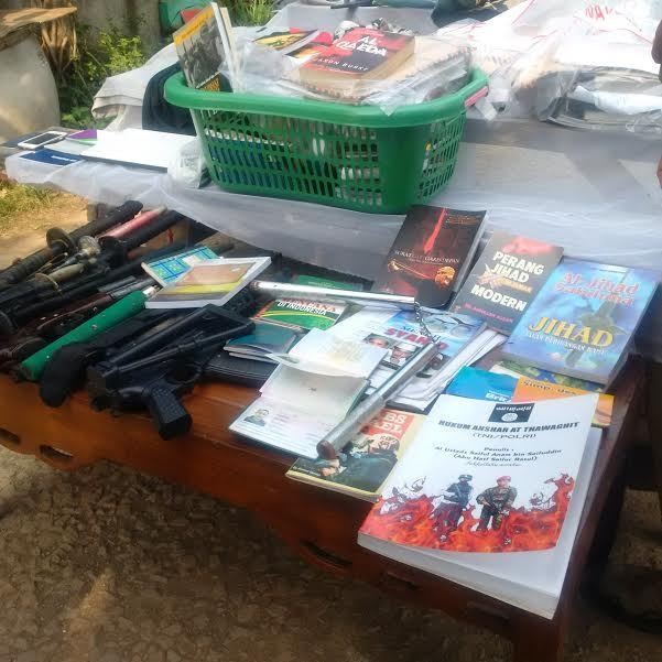 Senjata Mainan dan Sejumlah Buku Jihad Disita dari Rumah Terduga ISIS di Tambun