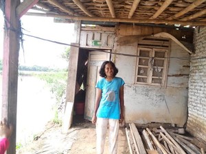 Derita Janda Sebatang Kara di Tambun, Tinggal di Rumah Rusak Terhantam Beliung