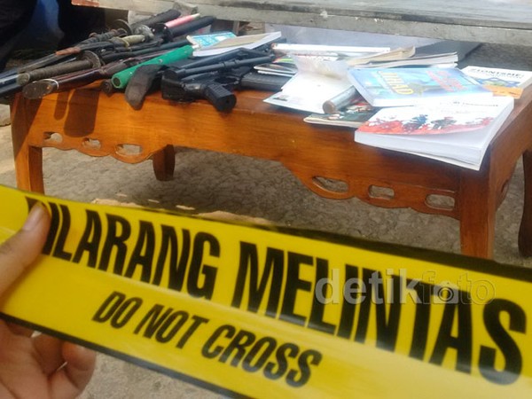 Senjata Mainan dan Buku Jihat Disita di Rumah Terduga ISIS