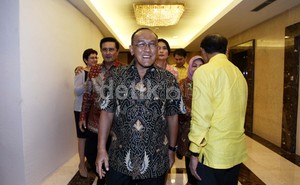 Cerita Ical Soal Dukungan Total KMP ke Presiden Jokowi di APBNP 2015