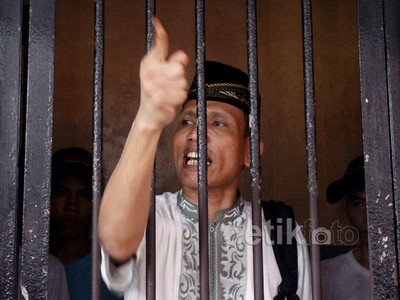 Sidang Perdana Trio Macan 2000