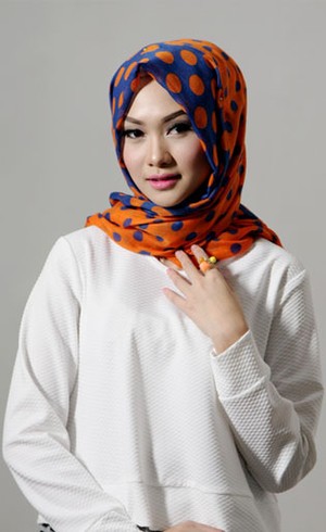 Indah Nada Puspita, Blogger Hijab Sukses yang Kini Coba Jadi Penyanyi