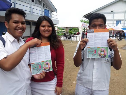 Siswa SMA Serbu Penukaran Tiket Konser One Direction Usai Ujian
