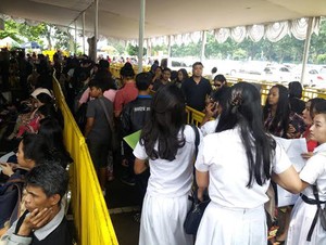 Calon Penonton Bolos Sekolah Demi Tukar Tiket One Direction