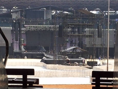 Hiruk-pikuk GBK Jelang Konser One Direction Jakarta