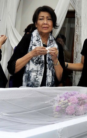 Rima Melati Ikhlas Ditinggal Frans Tumbuan