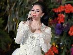 Anggunnya Aura Kasih Berkebaya Bak Pengantin