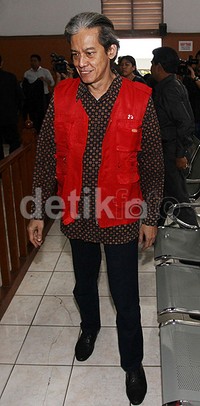 Fariz RM tertangkap kasus narkoba pada 6 Januari lalu di rumahnya di Bintaro Jaya. Ia terancam lima tahun penjara.