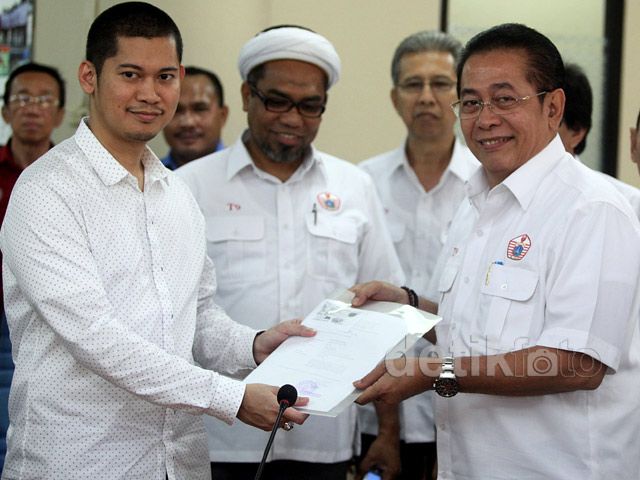 Raja Sapta Ervian Serahkan Formulir Balon Ketum KONI DKI