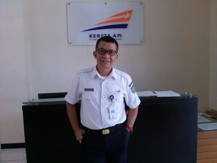 Saat Jadi Penjaga Pintu Kereta, Pejabat KAI Ini Digaji Rp 50 Ribu/Bulan