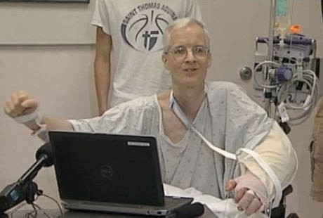 Meski Luka Parah, Dokter Ini Selamat dari Serangan Hiu