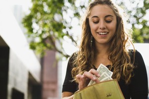 5 Tips Agar Uang Tak Cepat Habis Saat Traveling