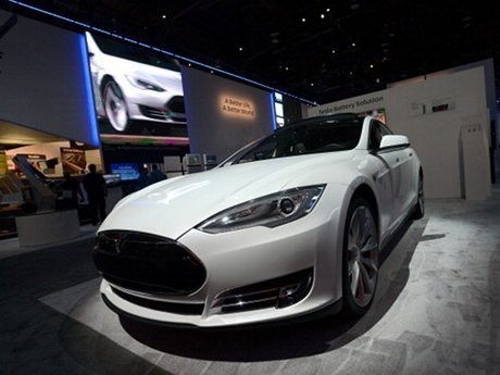 Tesla Punya Mobil Otomatis 3 Bulan Lagi