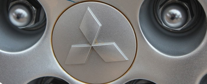 Mobil Low MPV Mitsubishi