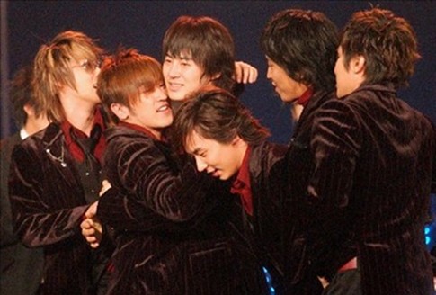 Mengintip 17 Tahun Perjalanan Karier Shinhwa