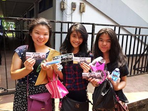 Directioners Ini Akan Nonton Konser One Direction dengan Atribut Zayn Malik