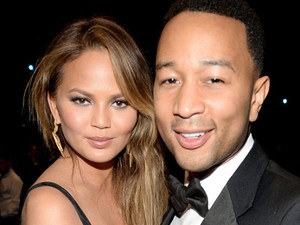 John Legend dan Istri Tak Keberatan Tampil Tanpa Busana