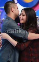Jelang Umrah, Raffi Ahmad Mesra-mesraan dengan Nagita Slavina