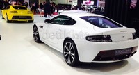 Mobil Inggris, Aston Martin memamerkan V12 Vantage S.