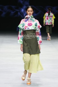 KLE by Kleting Titis Wigati Fall/Winter 2015. Lauriel Fearless. Indonesia Fashion Week 2015 at Jakarta Convention Center. Senayan. Jakarta. [Foto: Mohammad Abduh/Wolipop]