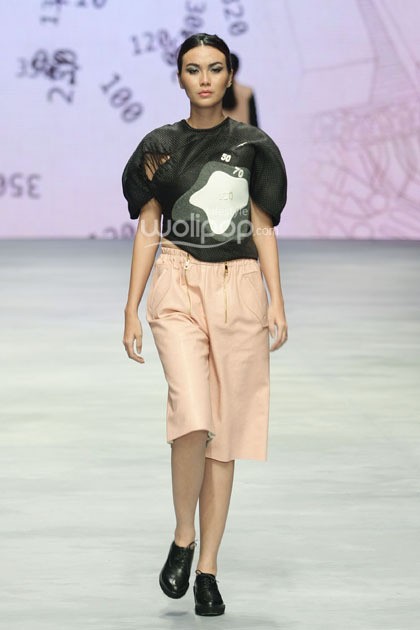Rinda Salmun Elevation. Lauriel Fearless. Indonesia Fashion Week 2015 at Jakarta Convention Center. Senayan. Jakarta. [Foto: Mohammad Abduh/Wolipop]