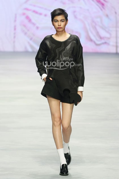 Rinda Salmun Elevation. Lauriel Fearless. Indonesia Fashion Week 2015 at Jakarta Convention Center. Senayan. Jakarta. [Foto: Mohammad Abduh/Wolipop]