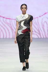 Rinda Salmun Elevation. Lauriel Fearless. Indonesia Fashion Week 2015 at Jakarta Convention Center. Senayan. Jakarta. [Foto: Mohammad Abduh/Wolipop]
