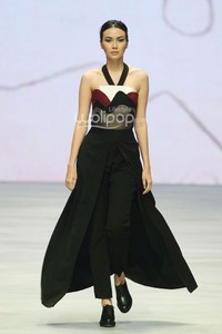 Rinda Salmun Elevation. Lauriel Fearless. Indonesia Fashion Week 2015 at Jakarta Convention Center. Senayan. Jakarta. [Foto: Mohammad Abduh/Wolipop]