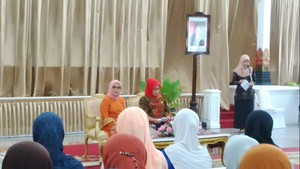 Mufidah Kalla Temui Ratusan Buruh Gendong di Yogyakarta