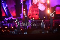 Ini penampilan One Direction di Jakarta.