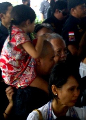 Keluarga Ahmad Dhani Turut Hadiri Pemakaman Frans Tumbuan