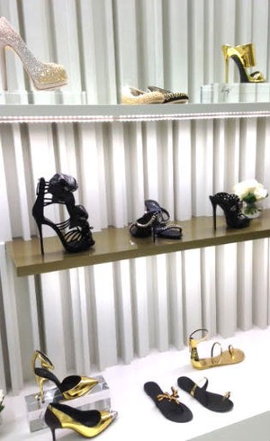 Stiletto Sampai Sneakers, Koleksi Terbaru Giuseppe Zanotti Dihiasi Emas