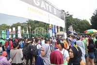 Pintu gate baru akan dibuka pukul 15.00 WIB, Directioner rela mengantre sejak pagi.