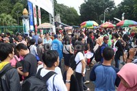 Tak nampak desak-desakan atau pun antrian yang panjang menuju area GBK.