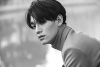 EXO merilis empat foto teaser hitam dan putih Chen. (SMTOWN)