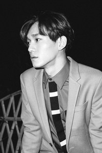 Setelah Chen, masih ada tiga member lagi yaitu Baekhyun, D.O dan Lay yang foto teaser-nya belum dirilis. (SMTOWN)