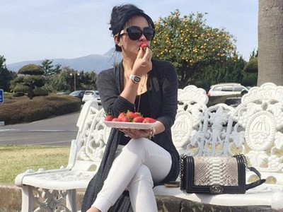 Annyeonghaseo! Syahrini Tampil Simple di Korea